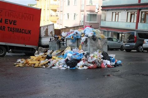 M­a­l­t­e­p­e­ ­B­e­l­e­d­i­y­e­s­i­­n­i­n­ ­T­e­m­i­z­l­i­k­ ­İ­ş­ç­i­l­e­r­i­ ­3­ ­G­ü­n­d­ü­r­ ­E­y­l­e­m­d­e­:­ ­S­o­k­a­k­l­a­r­ ­Ç­ö­p­ ­İ­ç­i­n­d­e­